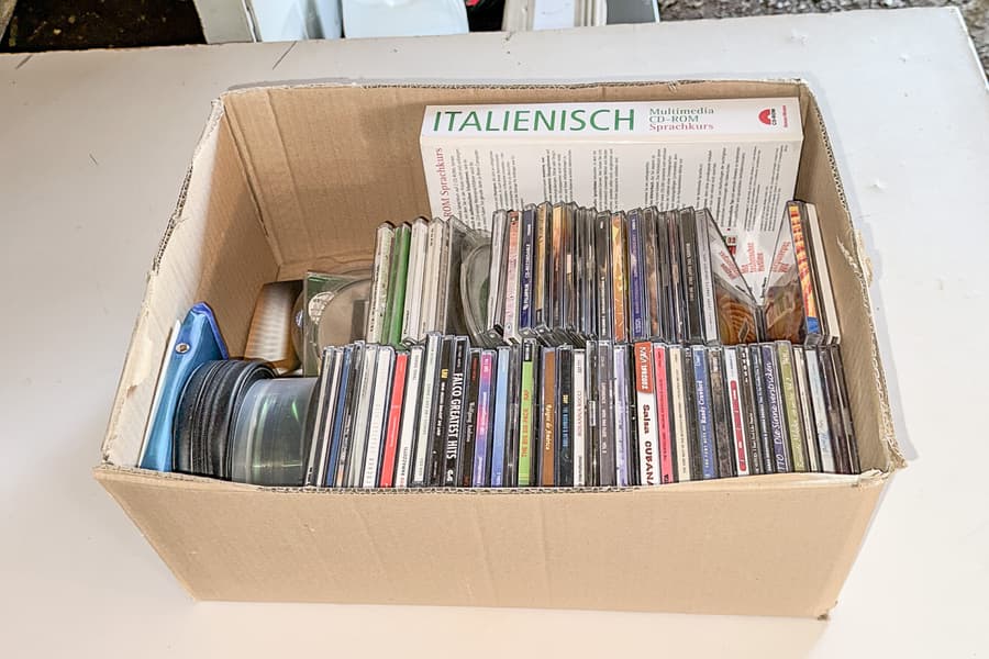 Karton mit CDs
